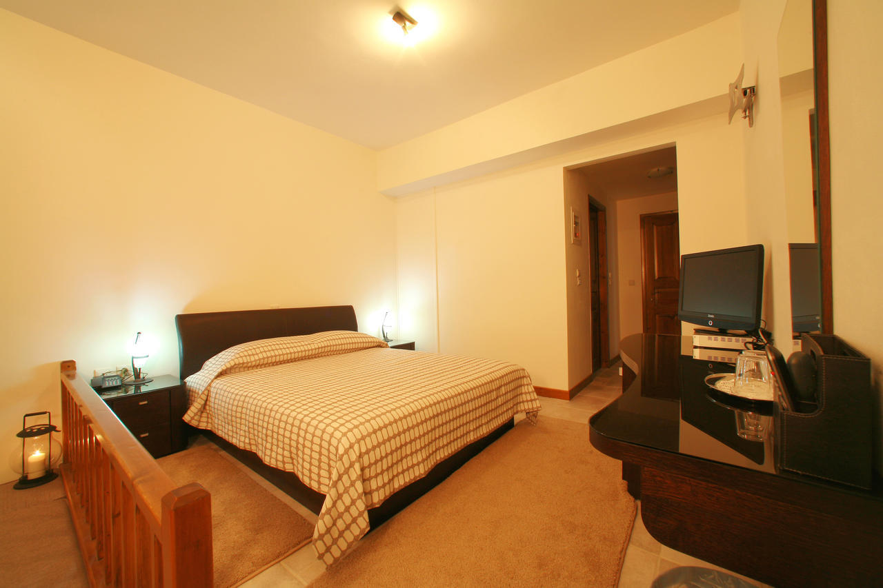 Arhontiko Parnona Hotel Karyes Luaran gambar