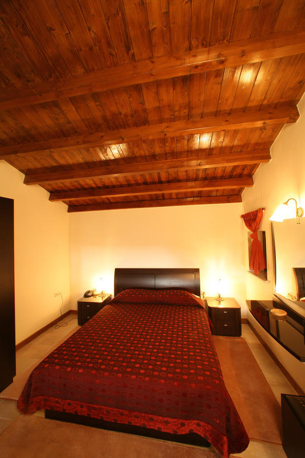 Arhontiko Parnona Hotel Karyes Bilik gambar