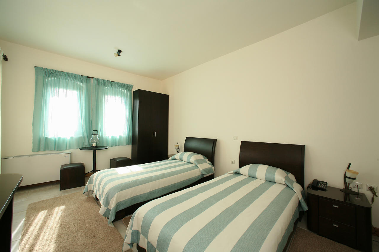 Arhontiko Parnona Hotel Karyes Bilik gambar