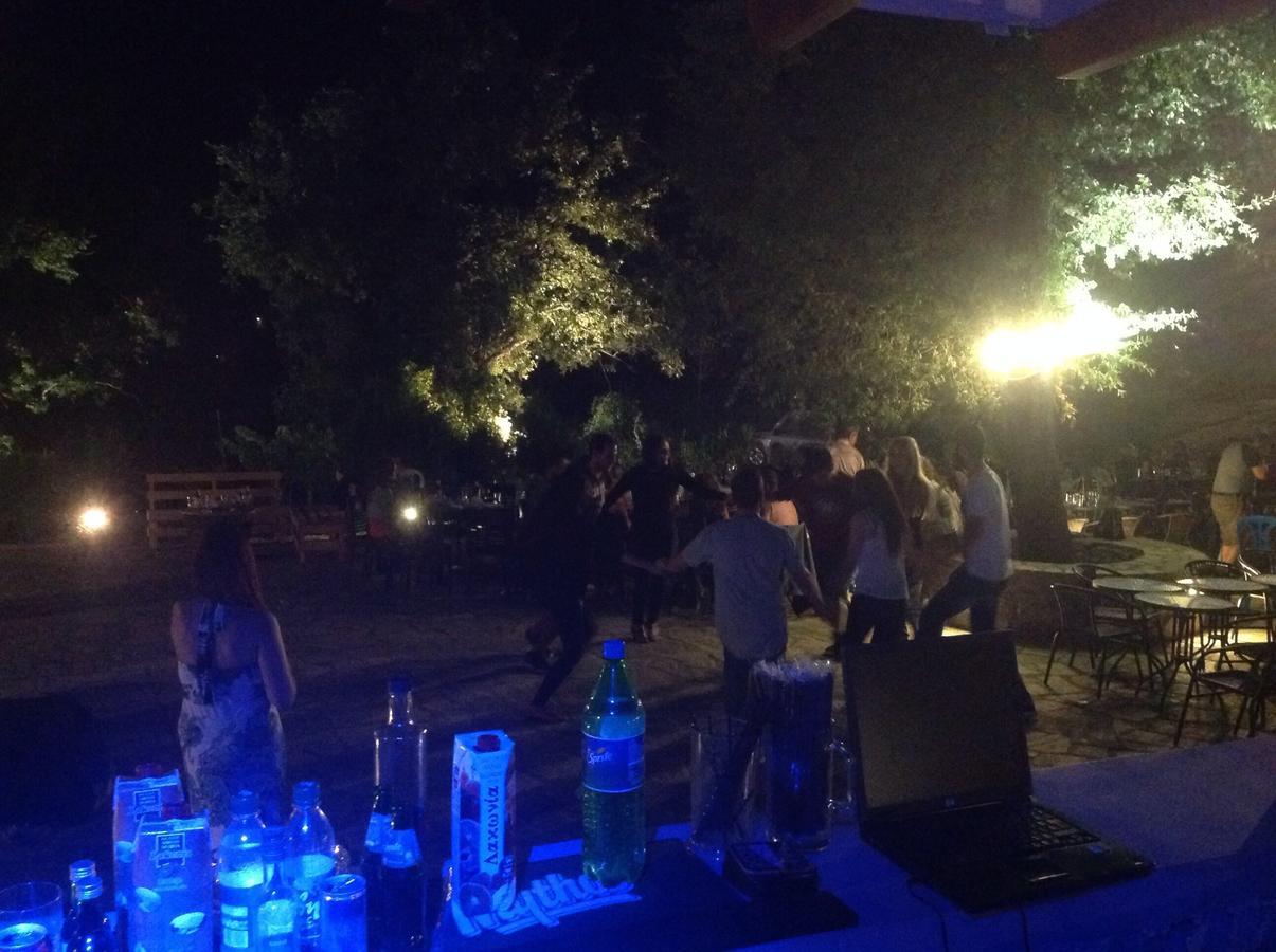 Arhontiko Parnona Hotel Karyes Luaran gambar